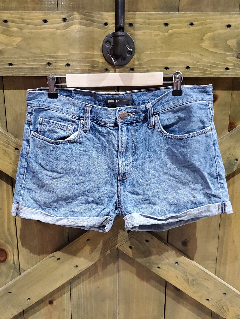 Levi's Light Blue Rolled-Hem Denim Shorts - Women